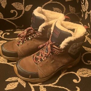 AHNU Hiking/Winter Boots